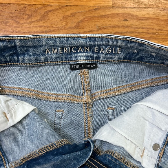 American Eagle “Midi” Jean Shorts | Light Wash | Size 4 - Picture 5 of 6